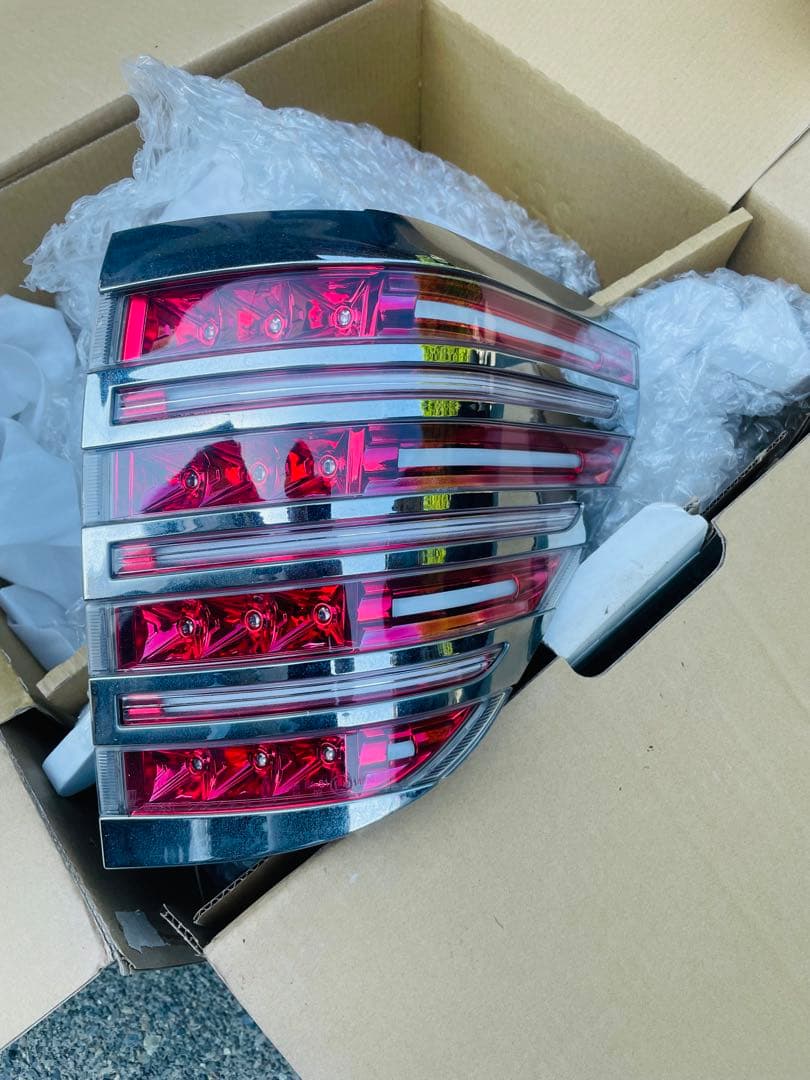 ヴァレンティ 20系アルファード／ヴェルファイア テールランプ