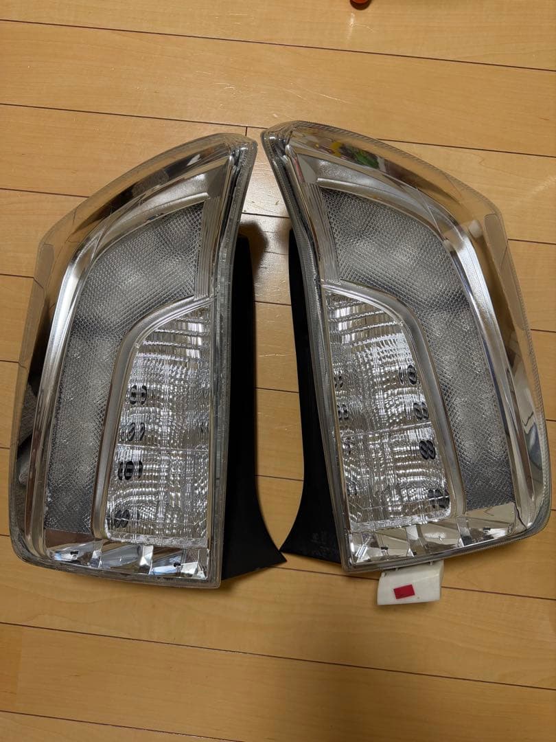 30プリウス クリアテールランプ