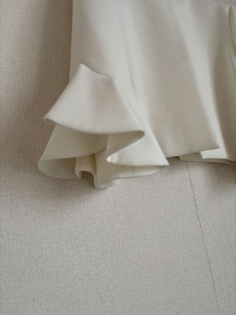 ヨーコチャン ノーカラージャケット　フレアスリーブ　36