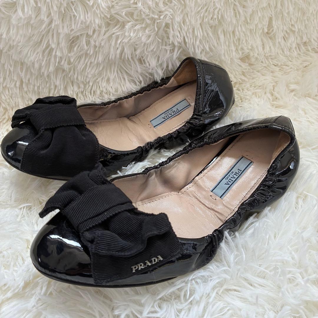 PRADAプラダ　エナメル　リボン　ロゴ　パンプス.