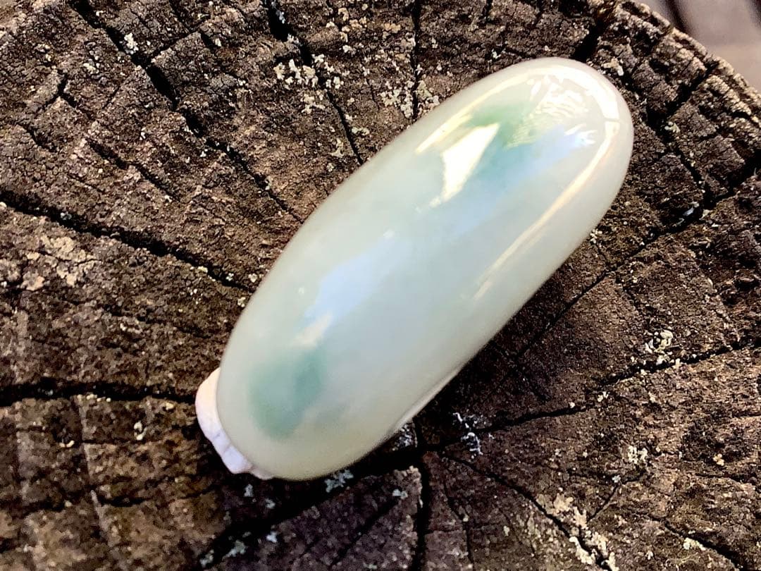 ⭕️最低12万円します糸魚川翡翠勾玉　お身近に天然石パワーを感じてください　鑑別付