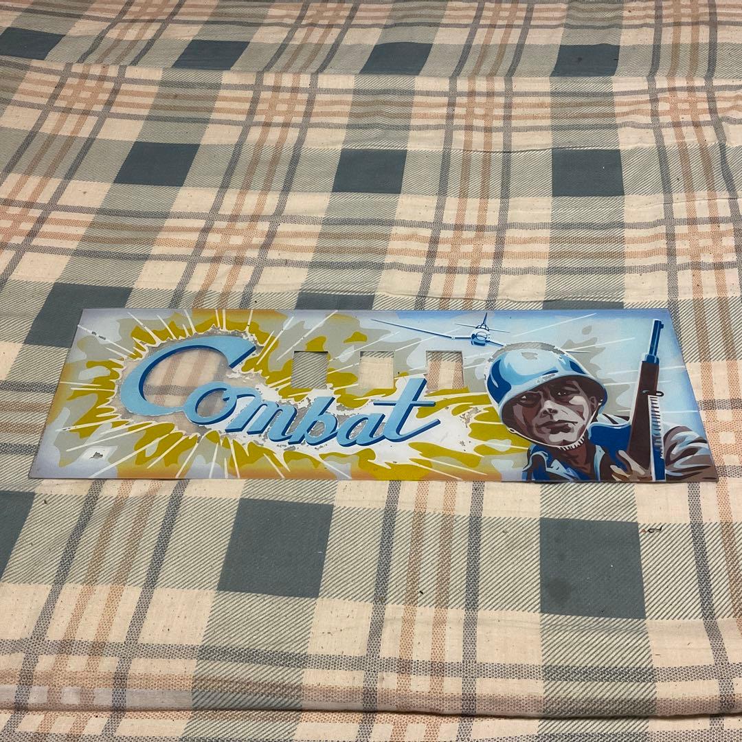 昔のピンボールゲームのスコアー板　【昭和レトロ　コンバット】