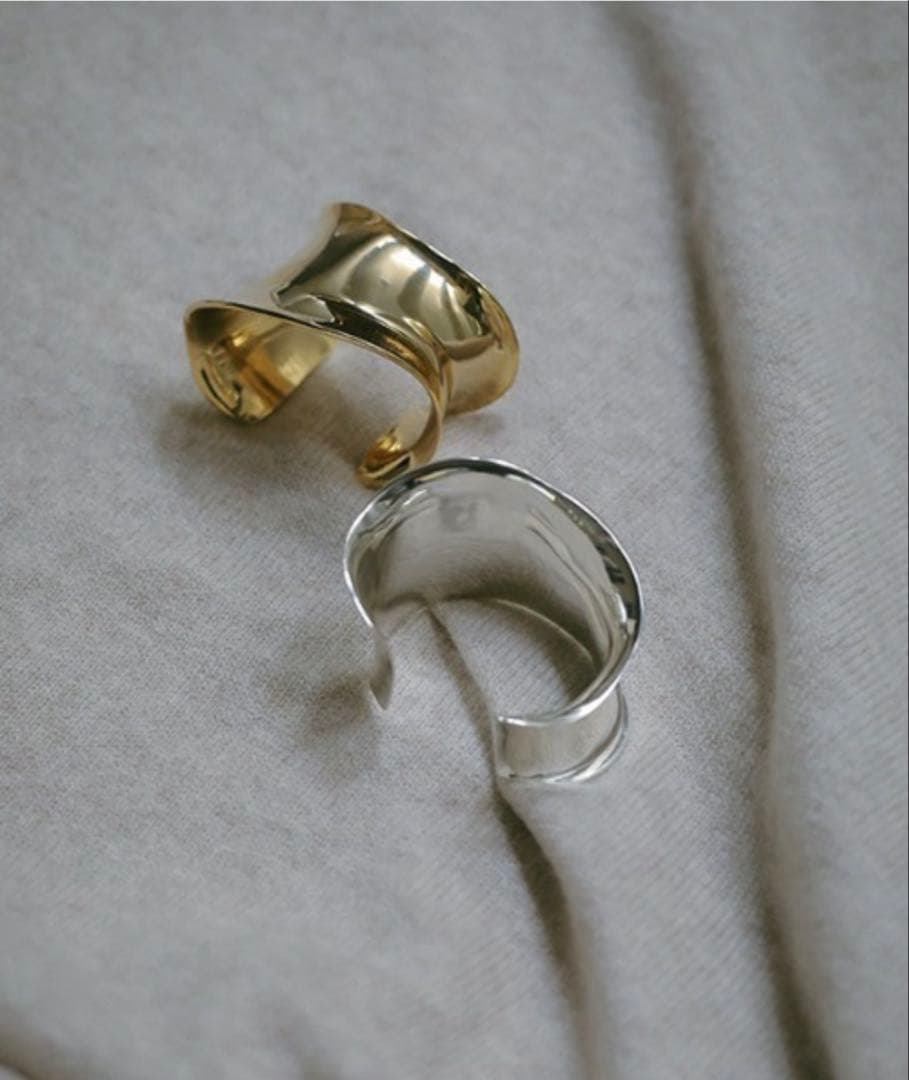 etre tokyo ストリームラインワイドカフ　ゴールド　バングル