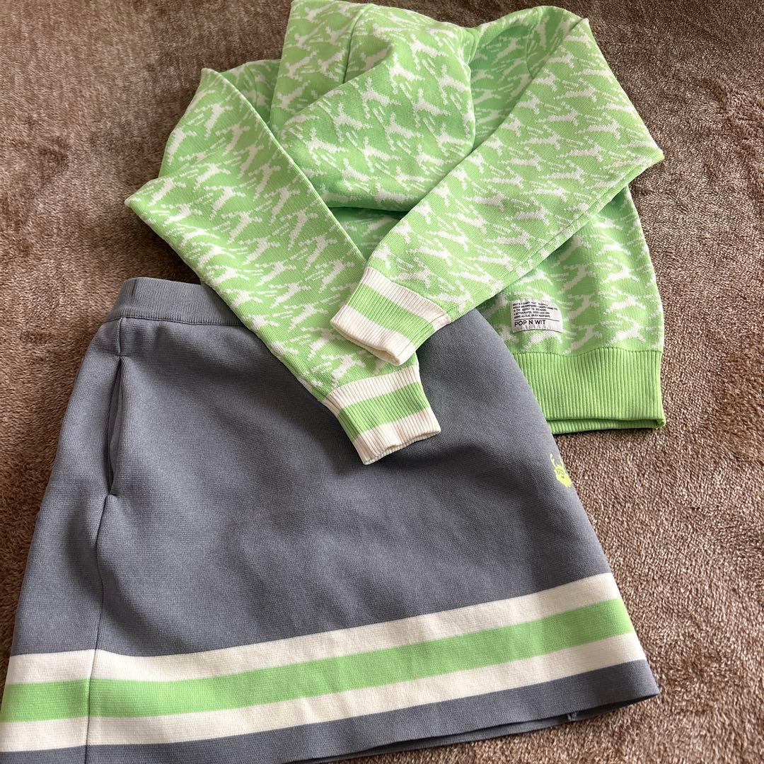 フード付きスウェットシャツとスカートセット