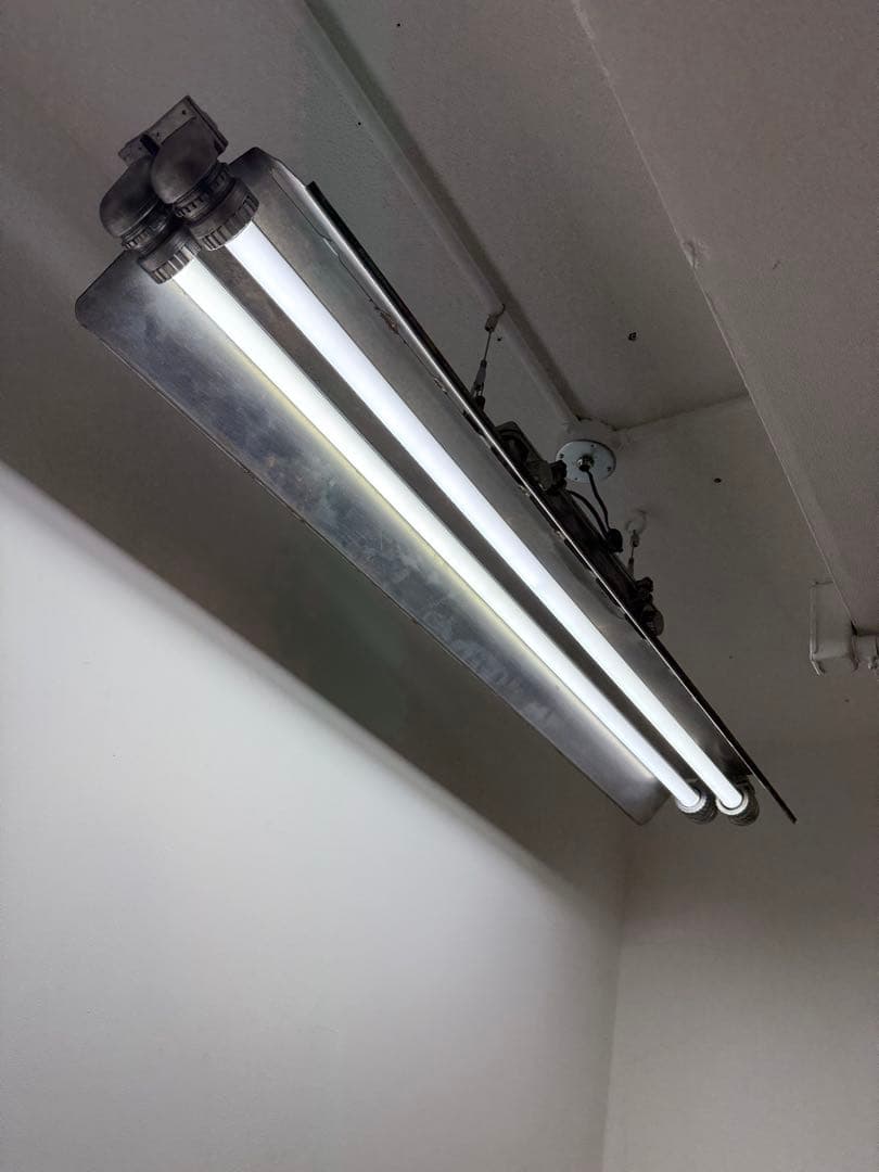 処分値下げチューブランプ　インダストリアル　照明　ヴィンテージ　アンティーク