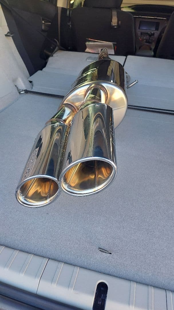 ゆうちゃ～ん　ガナドール　ZVW30プリウス　マフラー