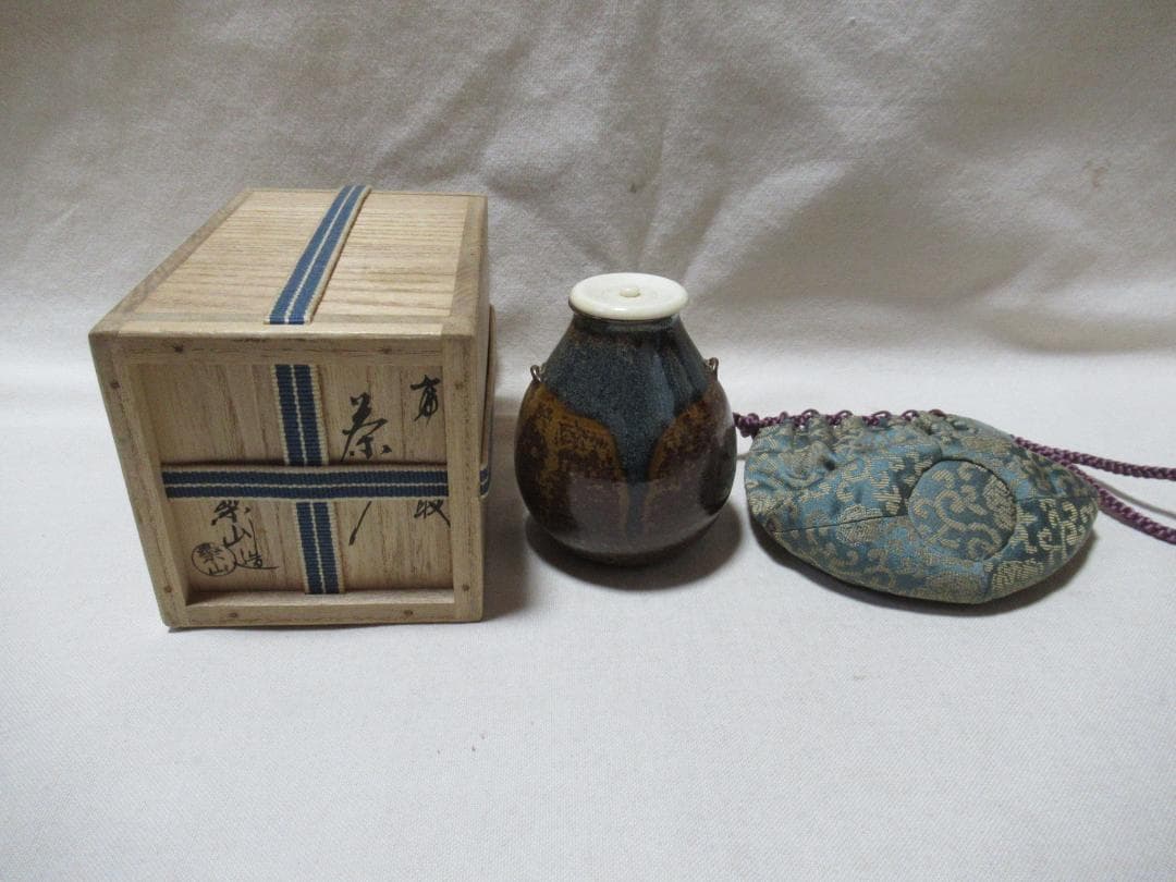 高取焼　亀井楽山造　茶入　共箱