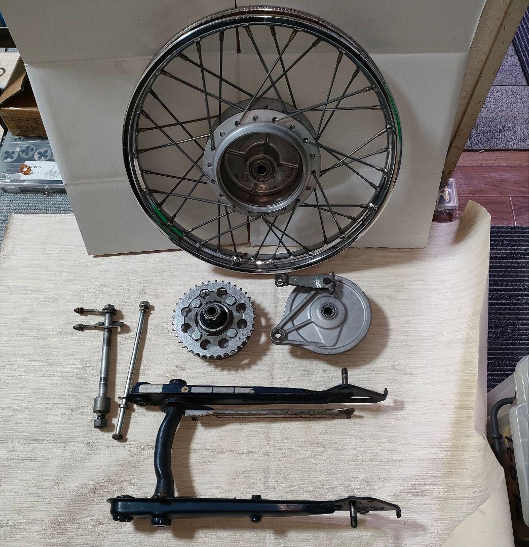 プレスカブ　リヤホイール、スイングアーム　リム腐食穴有り