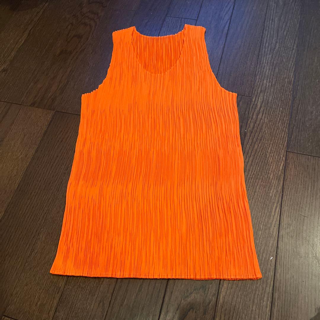 のん プリーツプリーズ トップス