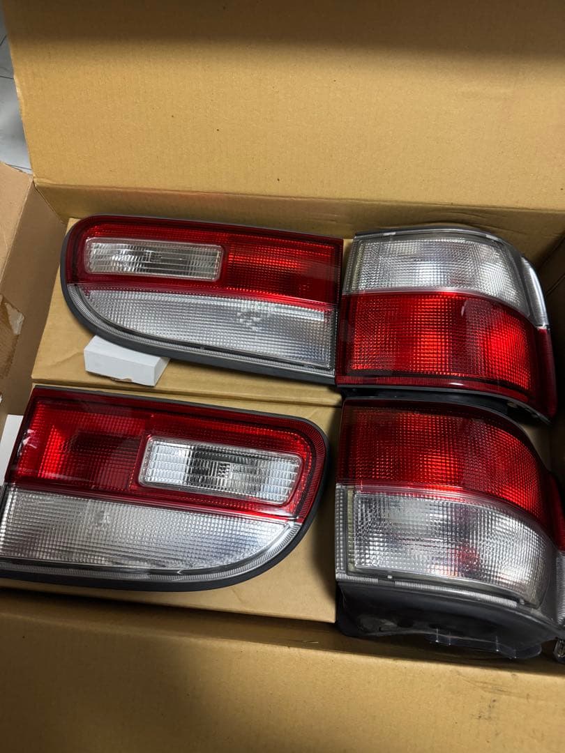 デリカスペースギア　社外テールランプ