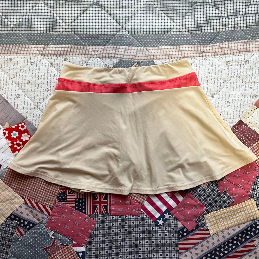 YONEX テニスウェアピンク Tシャツとベージュスカート