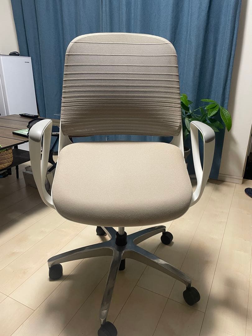 【2017年製】オカムラ オフィスチェア ルーチェ 肘付き ブラウン