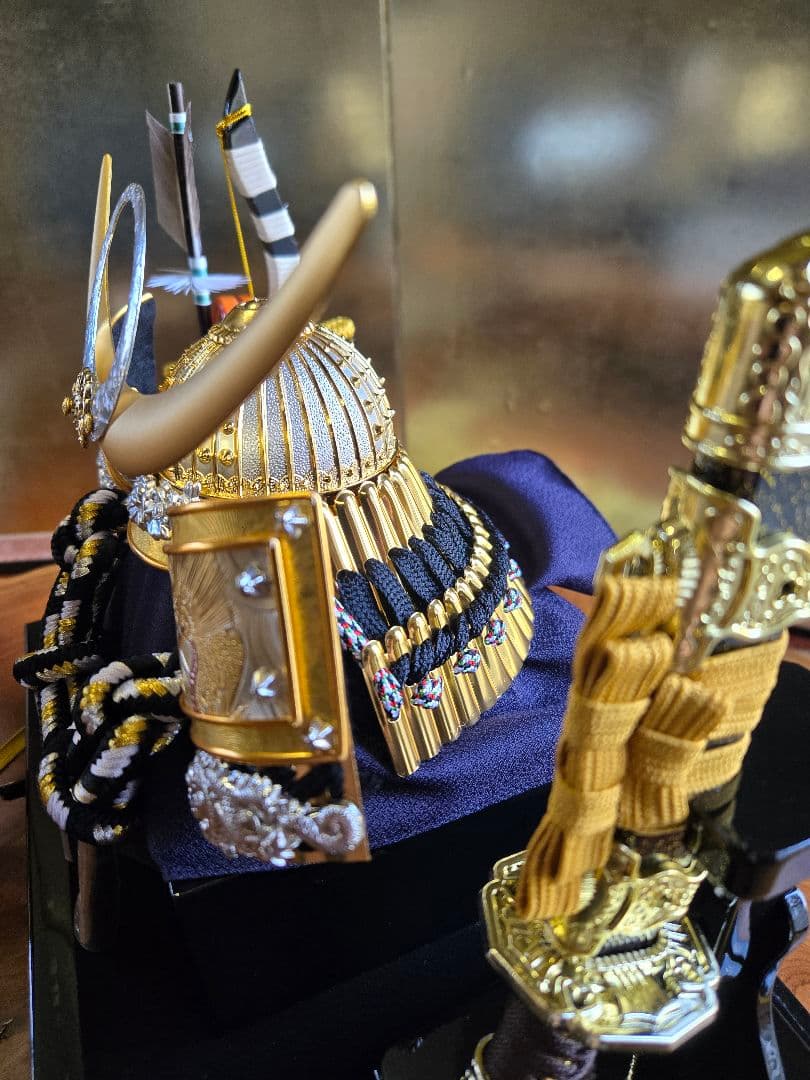 juju ☆彡【展示品限り】五月人形　兜　上杉謙信　ケース飾り　K39