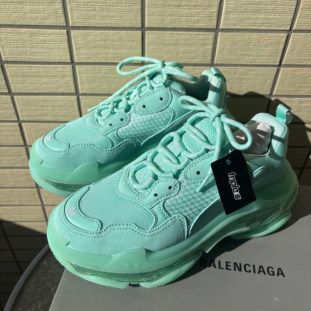 美品　新品未使用　BALENCIAGA トリプルS スニーカー 39 ミント