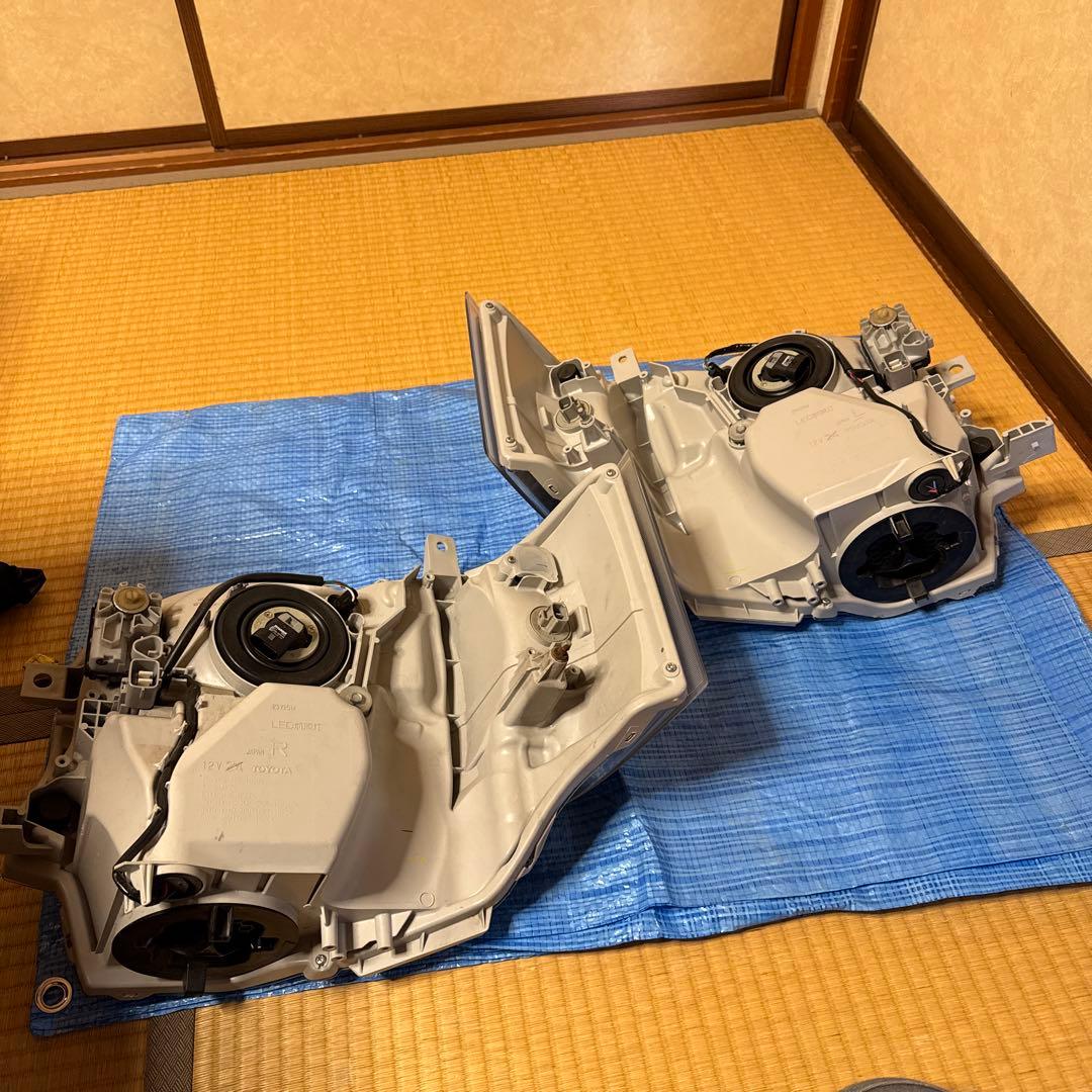 ハイエース　ヘッドライト　TOYOTA 純正加工　インナーブラック　左右セット