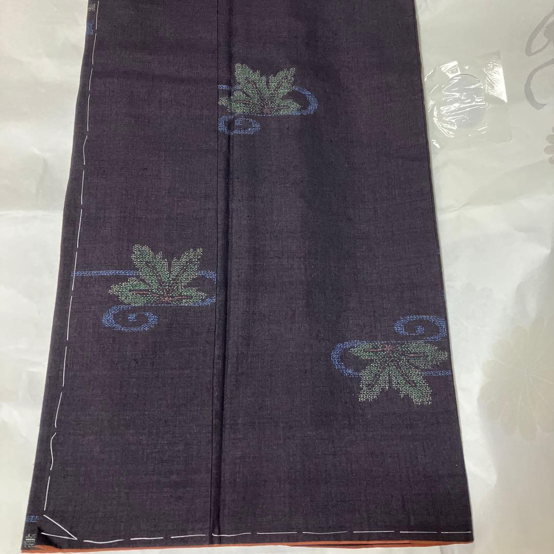 本場結城紬 重要無形文化財 地機 黒地 100亀甲 飛び柄 4色絣 未使用 美品