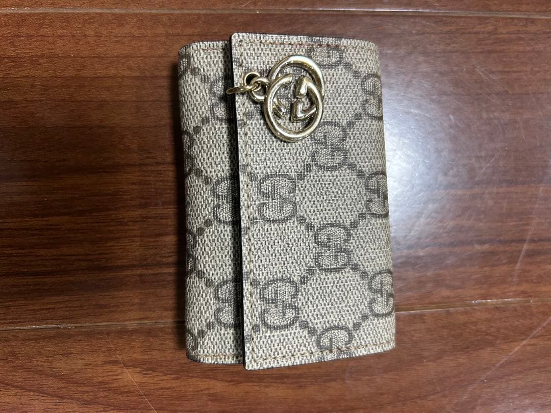 GUCCI GGパターン ベージュレザーキーケース