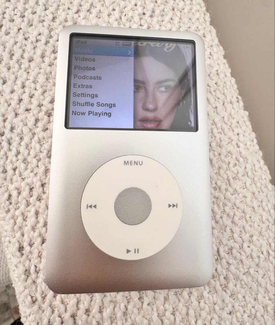極美品 iPod classic 120GB シルバー 新品バッテリー