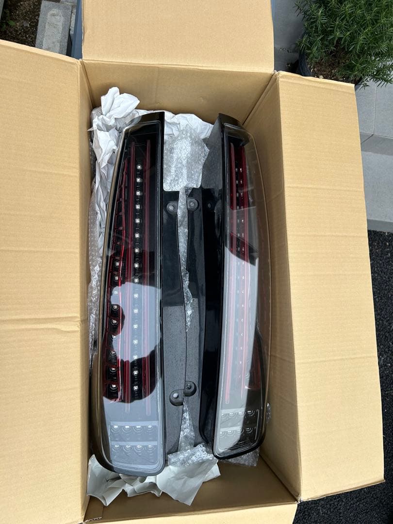 クリスタルアイ　ブラック　テールランプ　ノア　ヴォクシー　エクスクァイア　80系