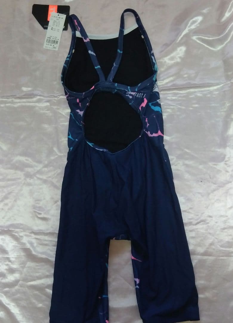 レディース　TYR　競泳水着 S 未使用.タグ付き！