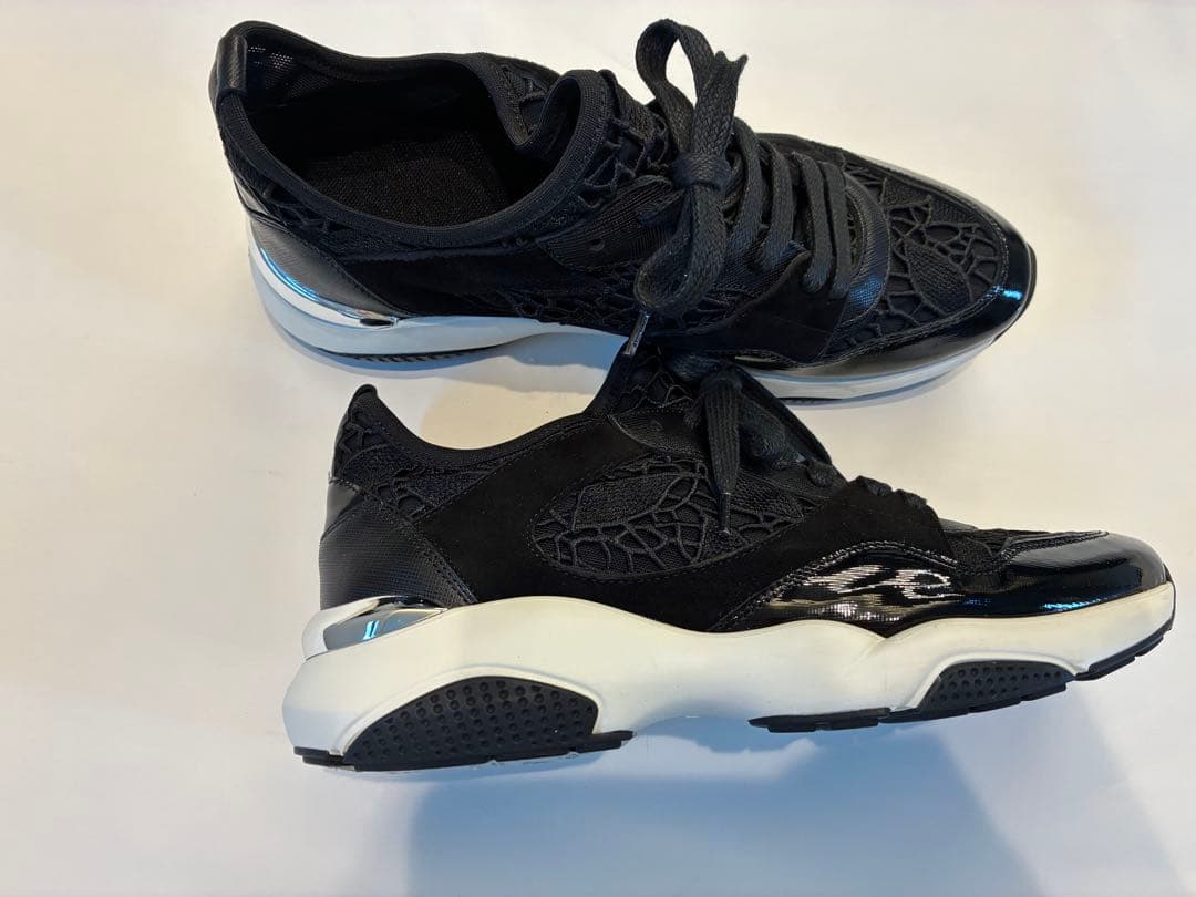 サルバトーレフェラガモ　レースブラックスニーカー