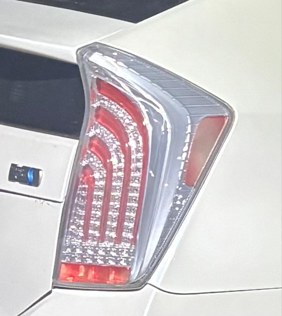 30プリウス　テールランプ　LED 破損なし