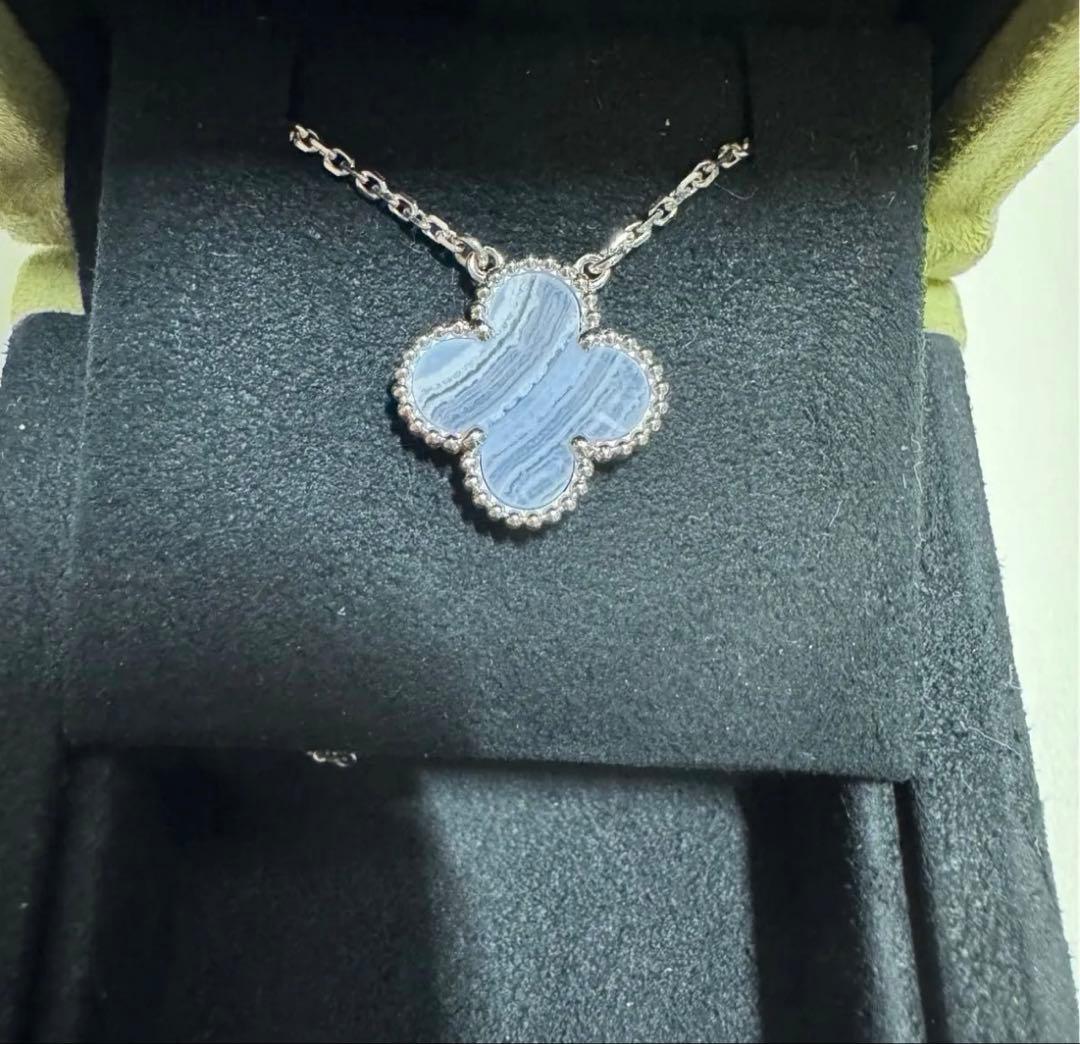 Van Cleef & Arpels ネックレス カルセドニー