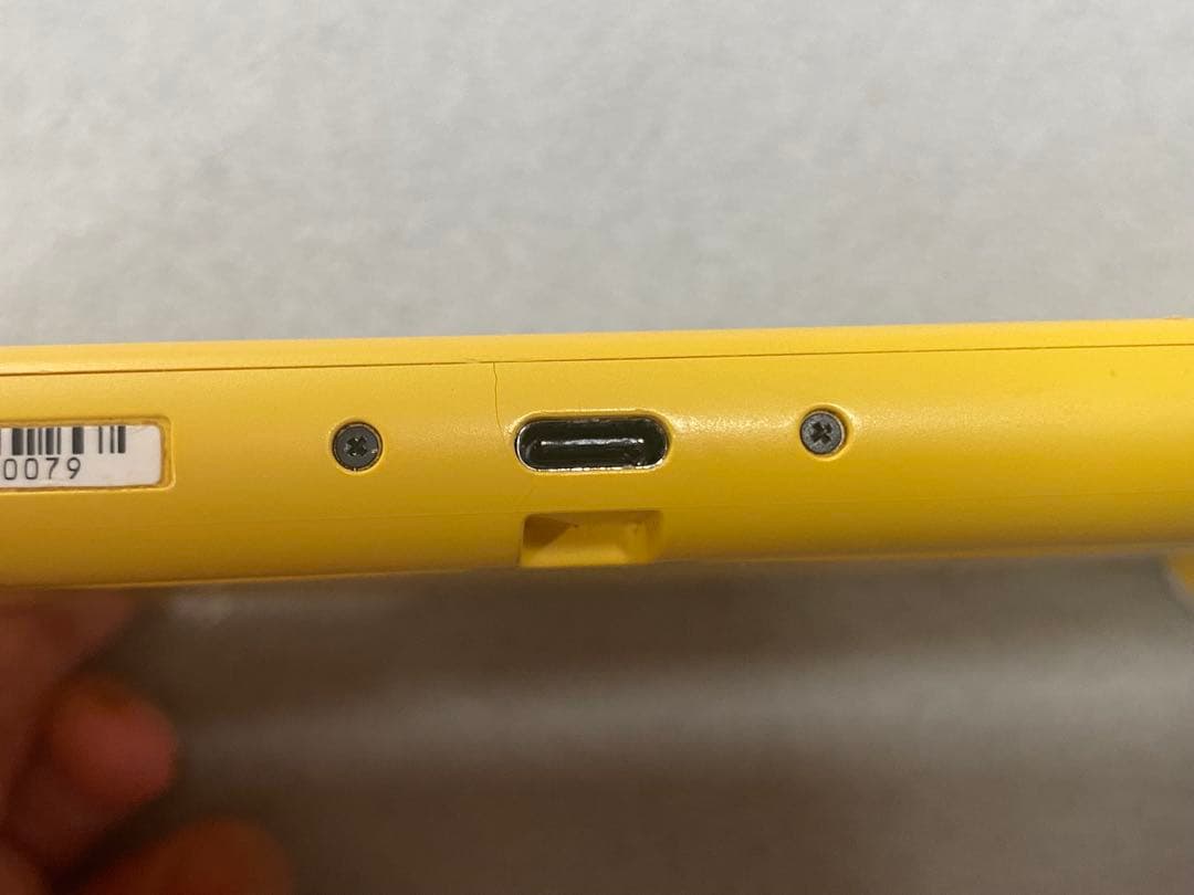 Switchライト　イエロー　ほぼジャンク品