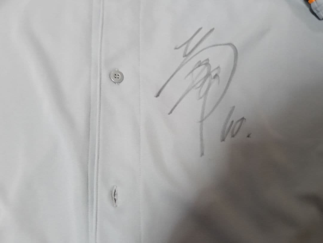 読売ジャイアンツ　巨人　岡本和真 選手サイン寄せ書き入りユニフォーム 38番時代