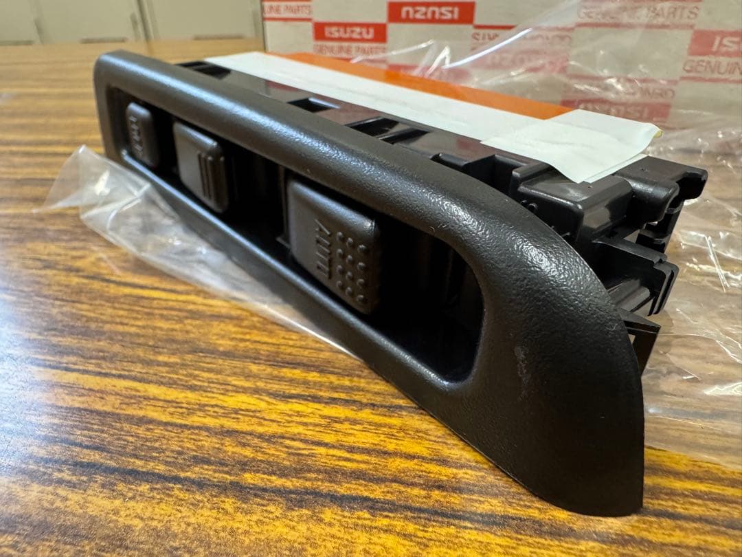 いすゞ　純正　エルフ　パワーウィンドウ　スイッチ 運転席、助手席セット