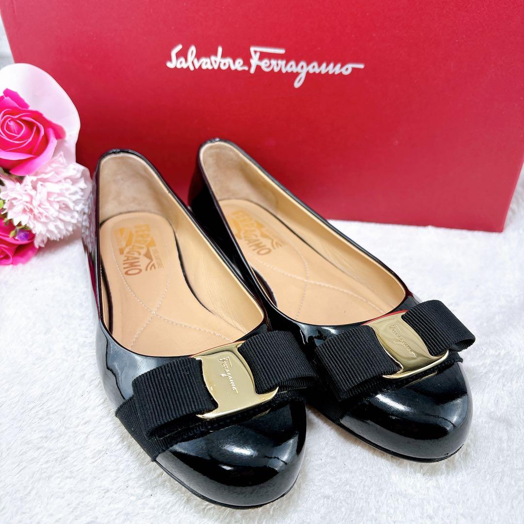 ✨Ferragamo フラットシューズ ヴァリナ ブラック　エナメル　22.5㎝