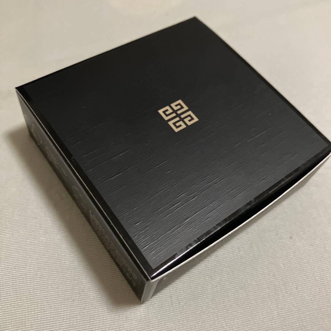 新品未開封+おまけあり ジバンシイ ソワン ノワール UV コンパクト