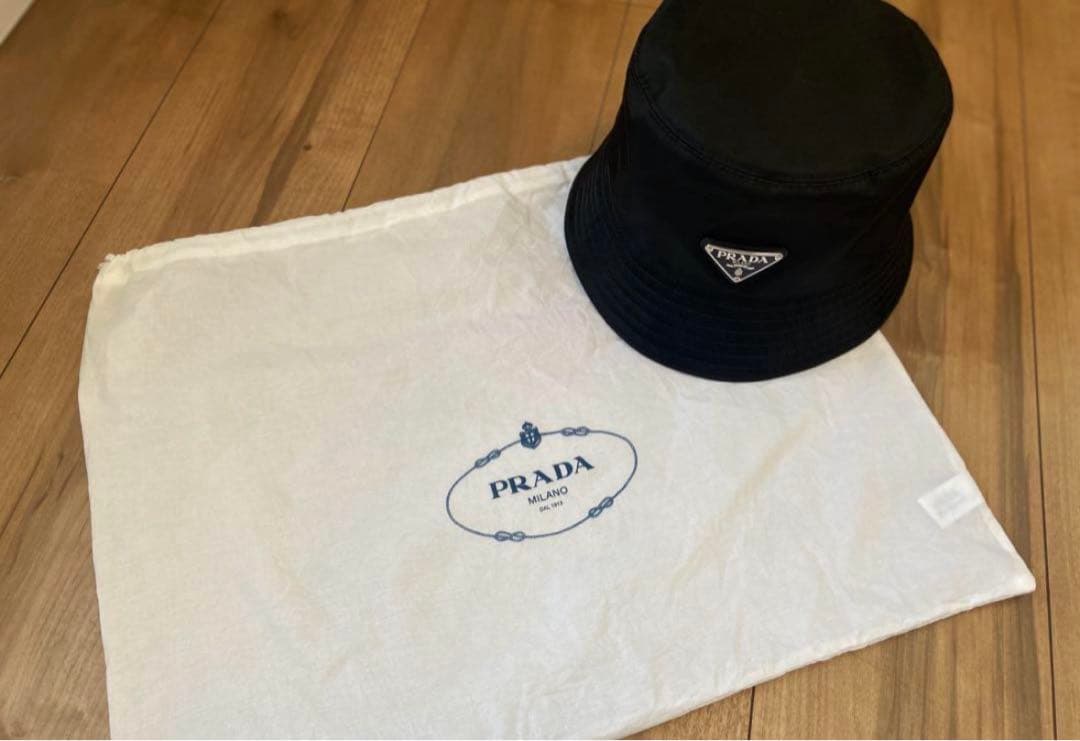 プラダ　バケットハット黒