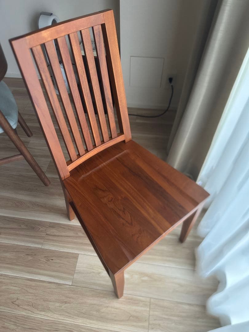 木製スラットバックダイニングチェア