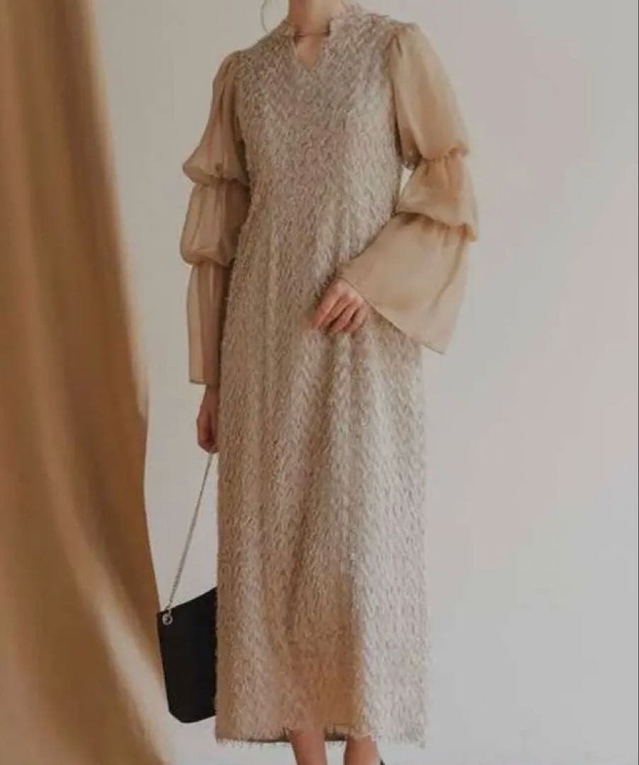 さるさん〈クリーニング済〉デザインスリーブシャギードレス　ベージュ
