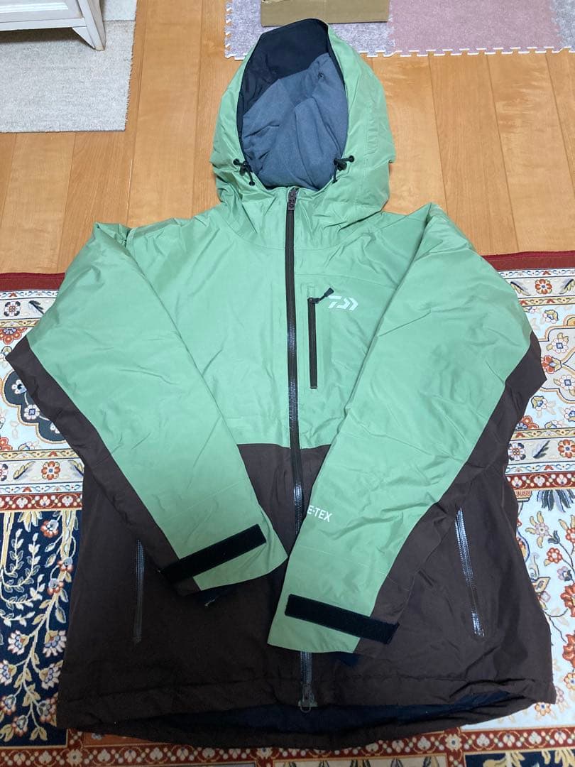 ダイワ　防寒着　DW1922 GORE-TEX サイズ上下Ｌ　美品！