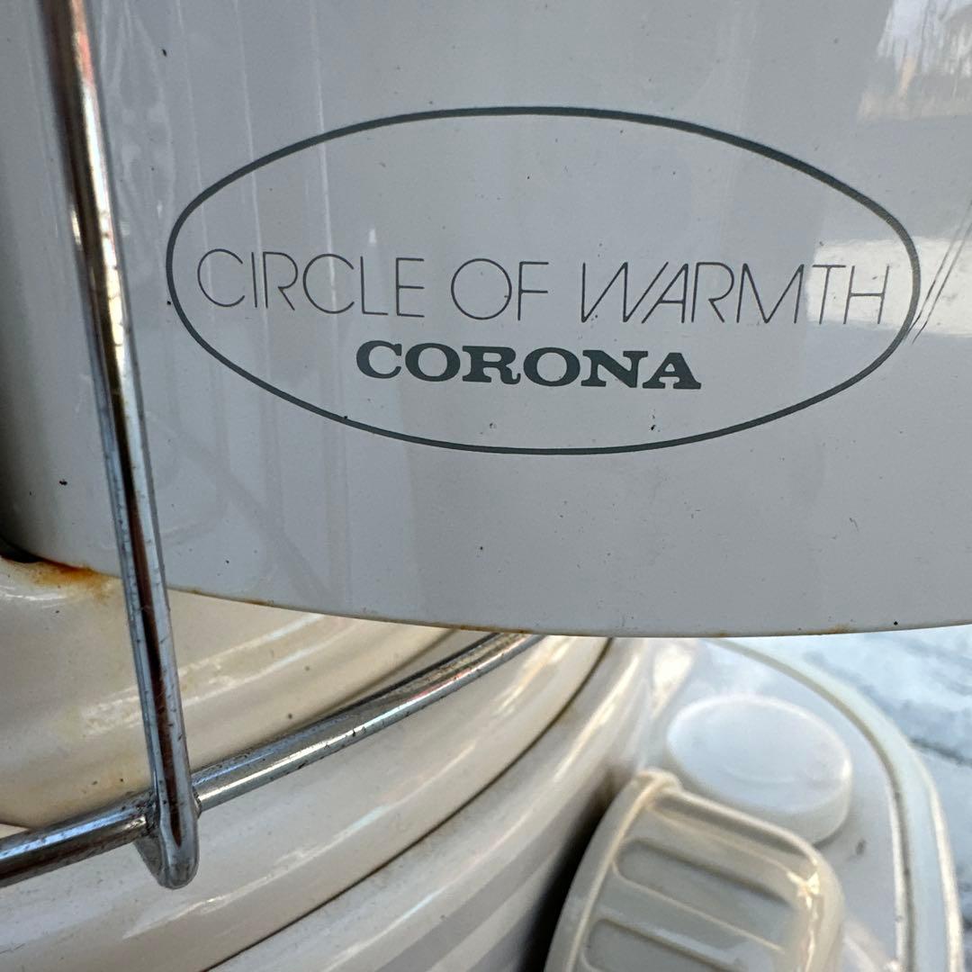 白い灯油ストーブ