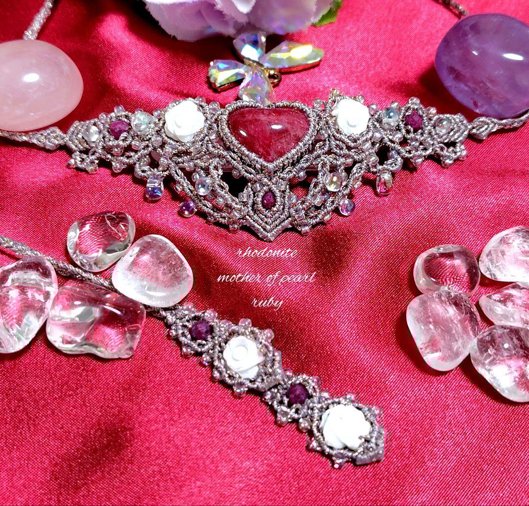 ✩ロードナイトシリカ、マザーオブパール、カーネリアンマクラメ編みネックレス