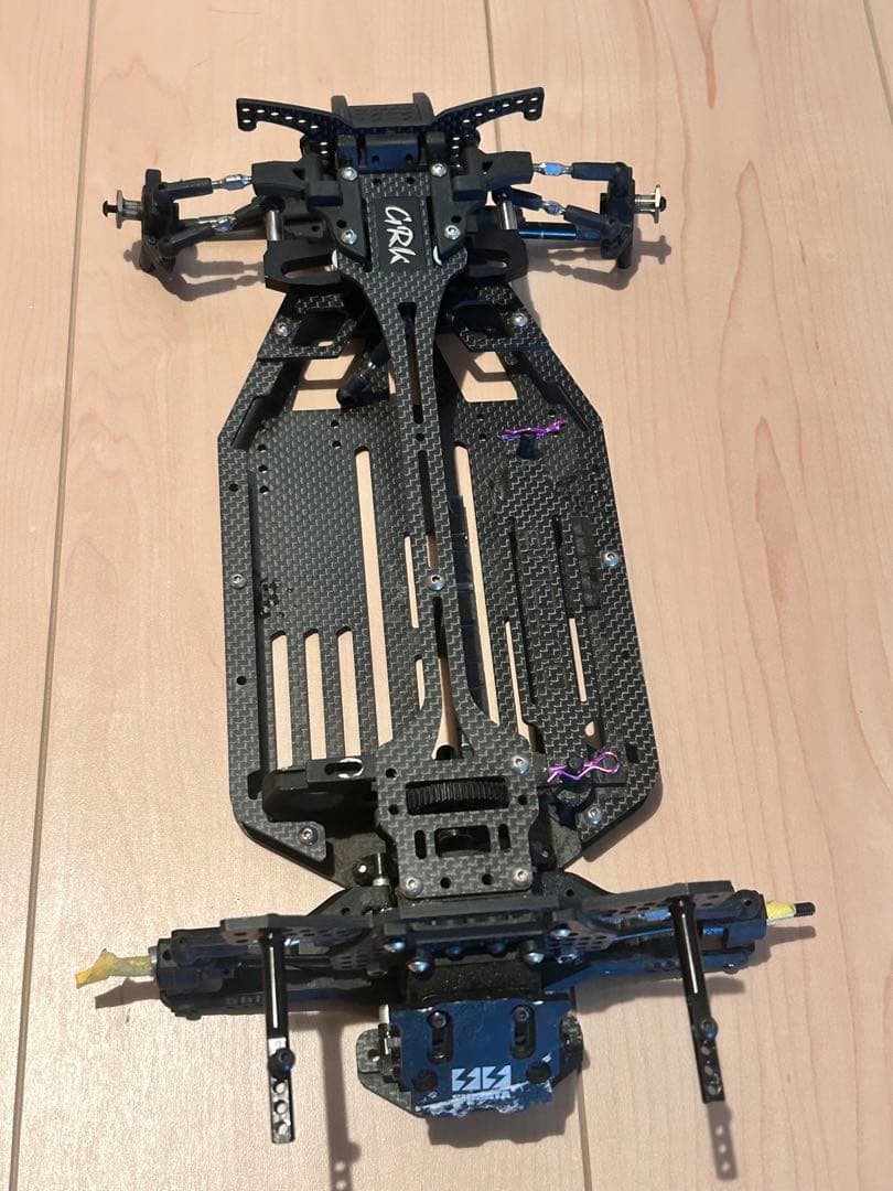GRKカーボンシャーシ