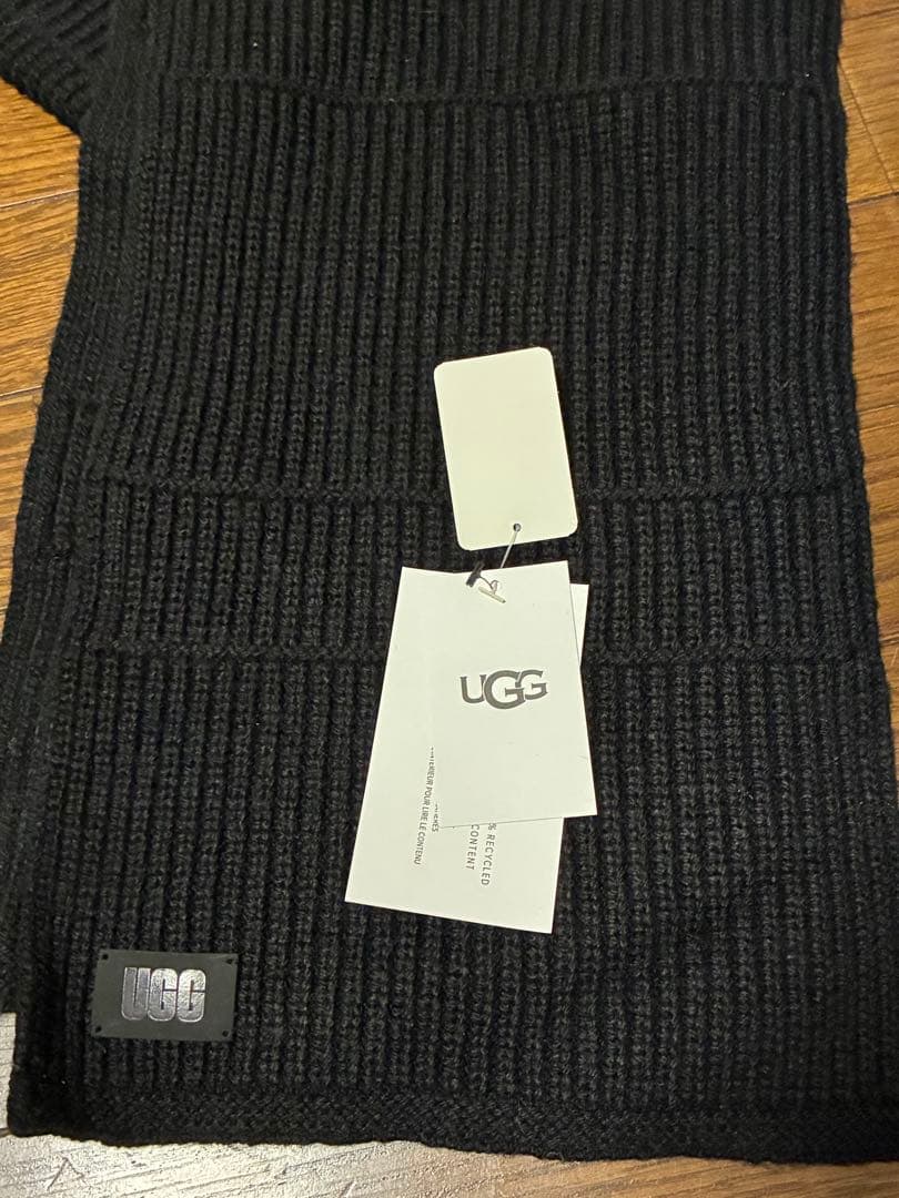 ⭐︎サンドイッチ⭐︎UGG ブラック ニットマフラー 牛革ロゴ 未使用新品