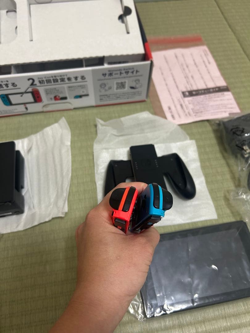 Nintendo Switch 本体　ネオンブルー/レッド