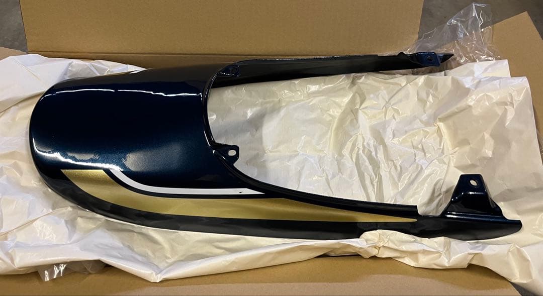 週末限定値下げ　Z900RS ロングテールカウル 青玉虫