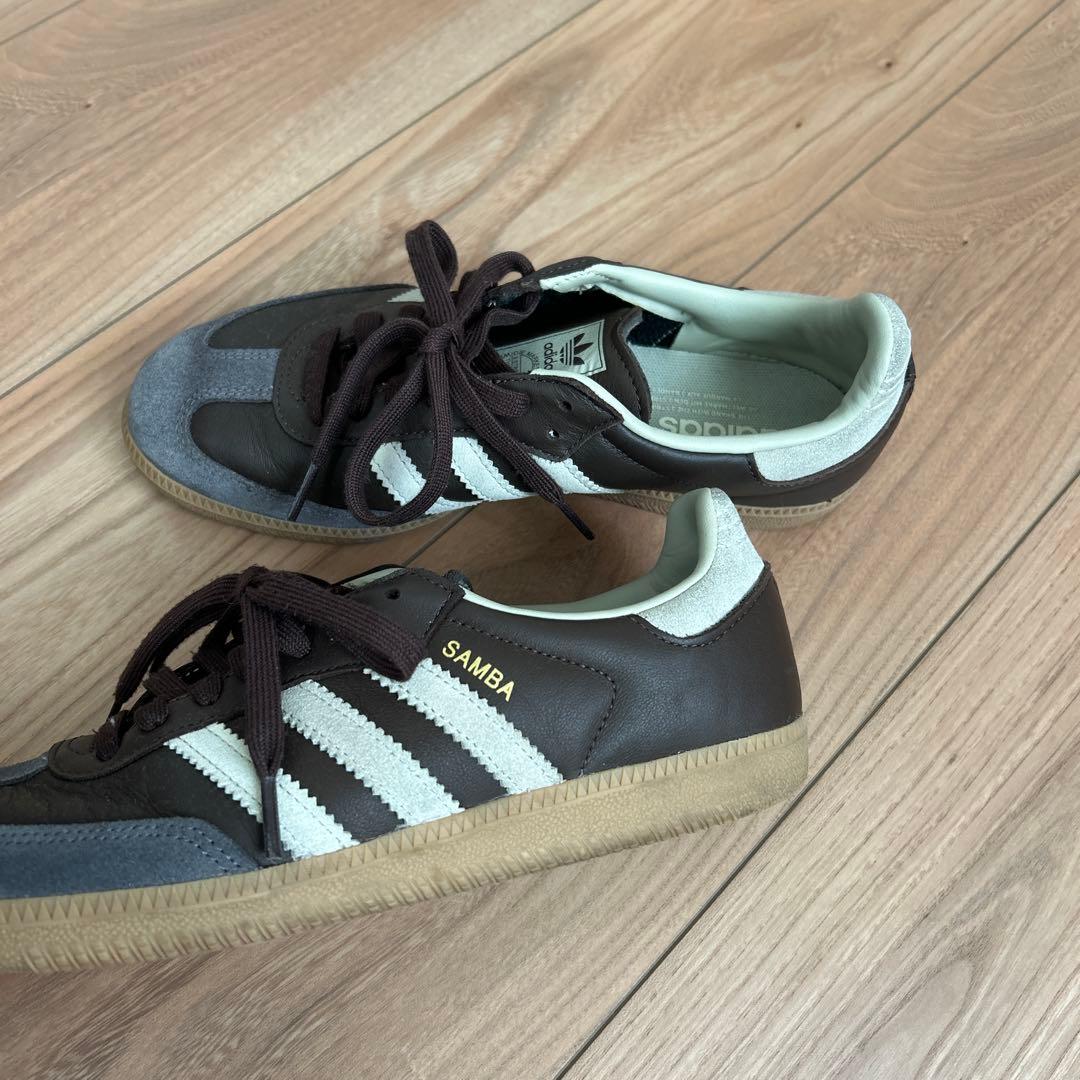 adidas スニーカー ブラウン　サンバ