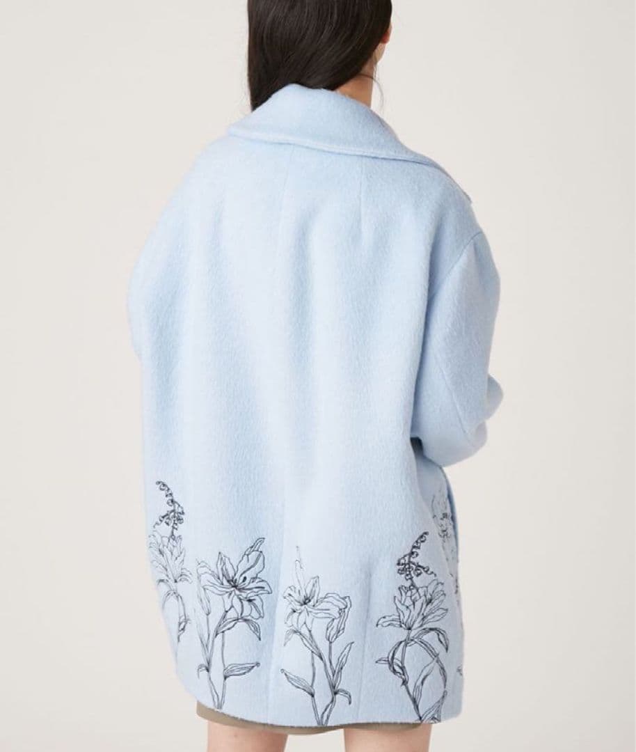 美品　LILY BROWN エンブロイダリーコクーンコート ブルー　2025年