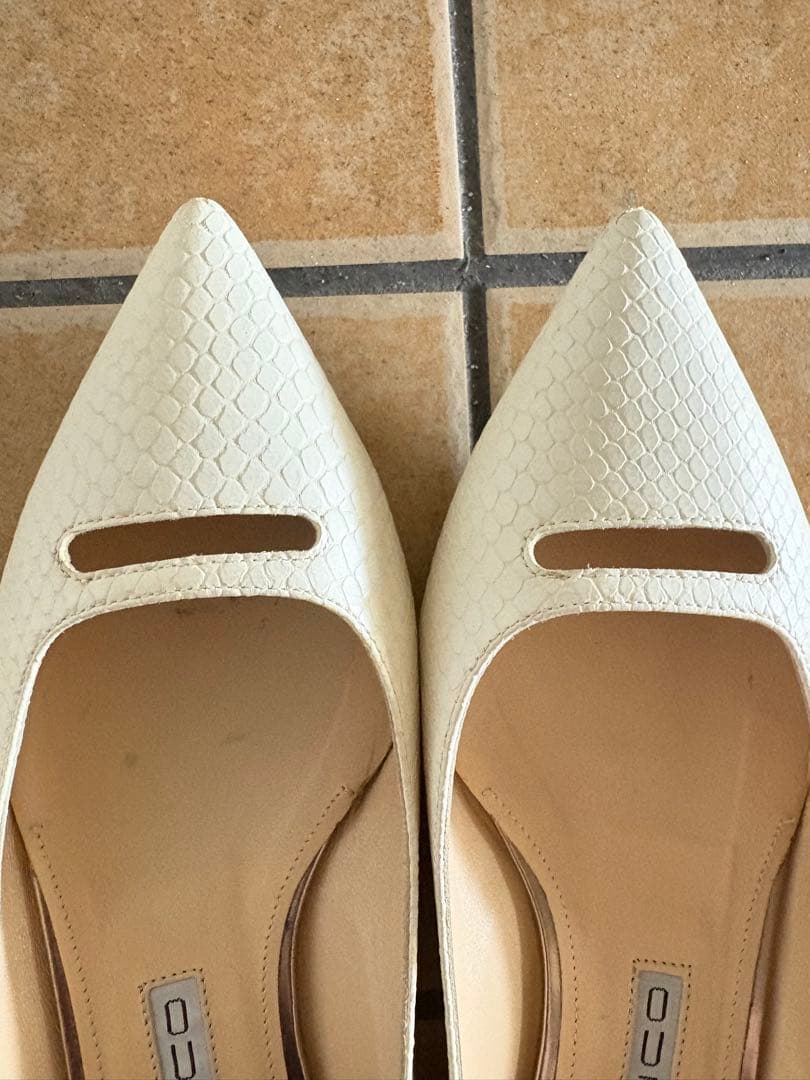 PELLICO ホワイト ポインテッドトゥ フラットシューズ