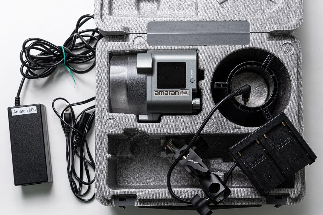 Amaran 60d 照明機器 本体と付属品
