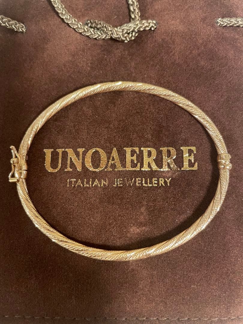 UNOAERRE ツイストデザイン バングル　k9