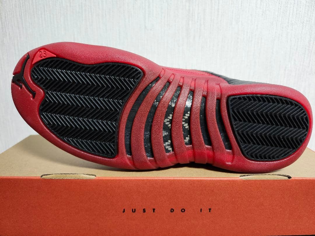 NIKE AIR JORDAN 12 RETRO ブラック/バーシティレッド新品