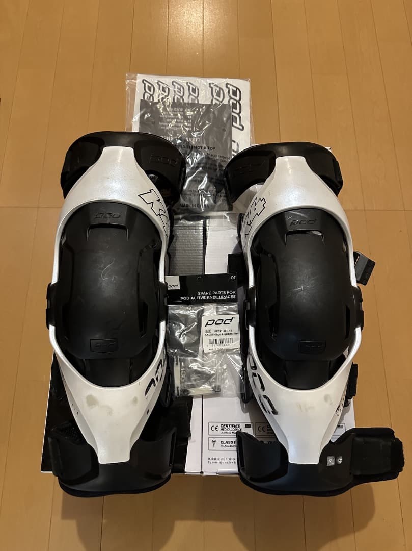 k*i様 【付属品付き】pod モトクロスニーブレース　xs/s 白　中古