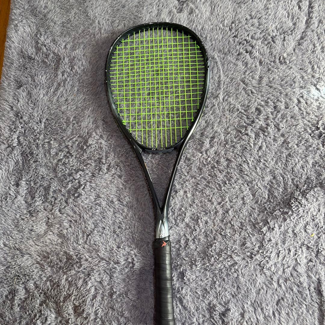 軟式テニスラケット 黒と黄緑